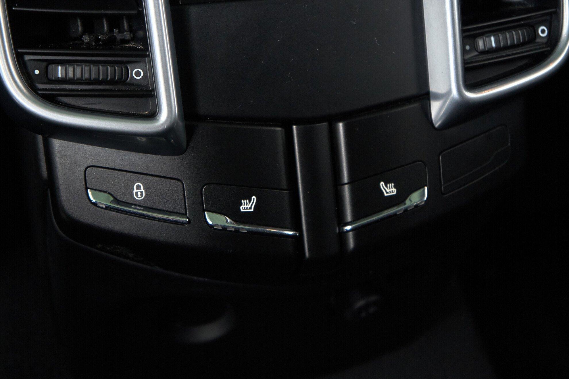 Porsche Cayenne 2012, черный