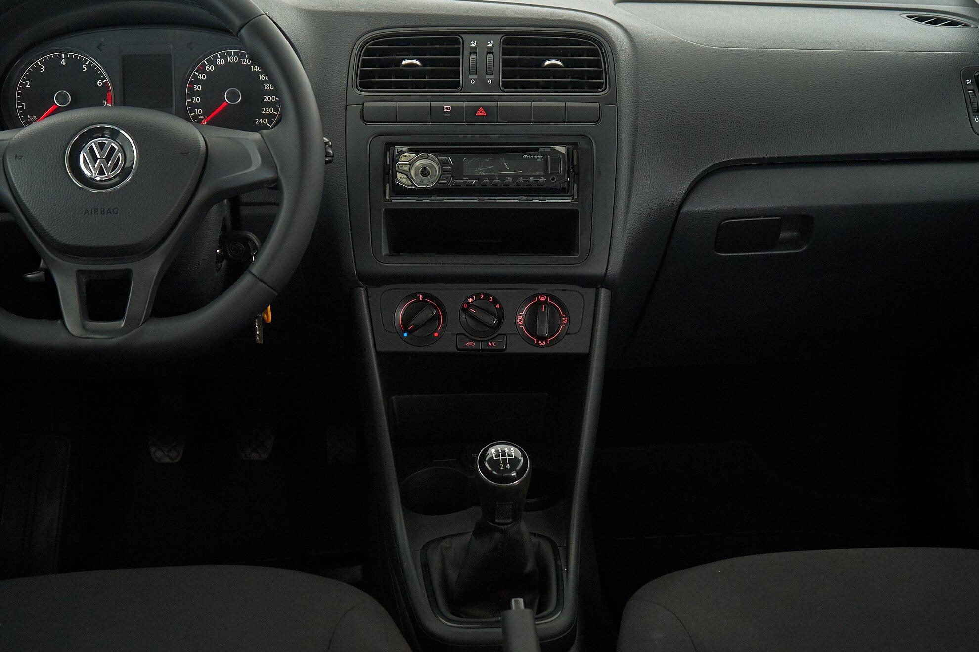 Volkswagen Polo 2017, белый