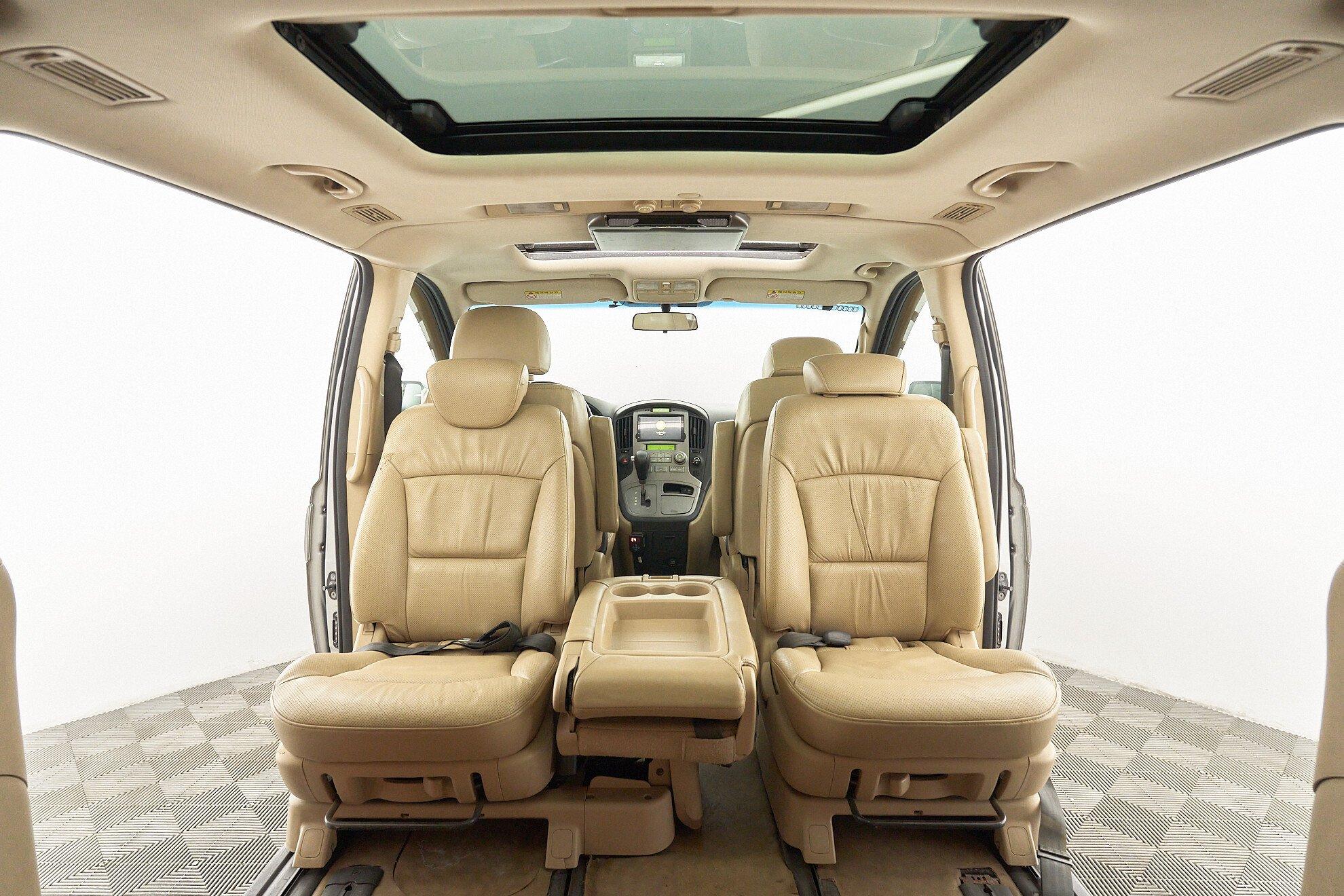 Hyundai Grand Starex 2008, серебряный