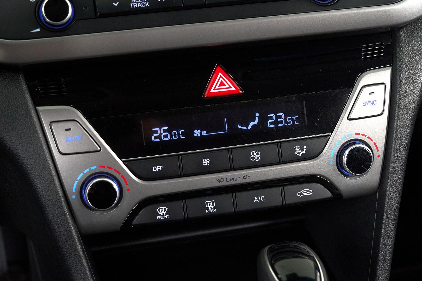 Hyundai Elantra 2016, голубой