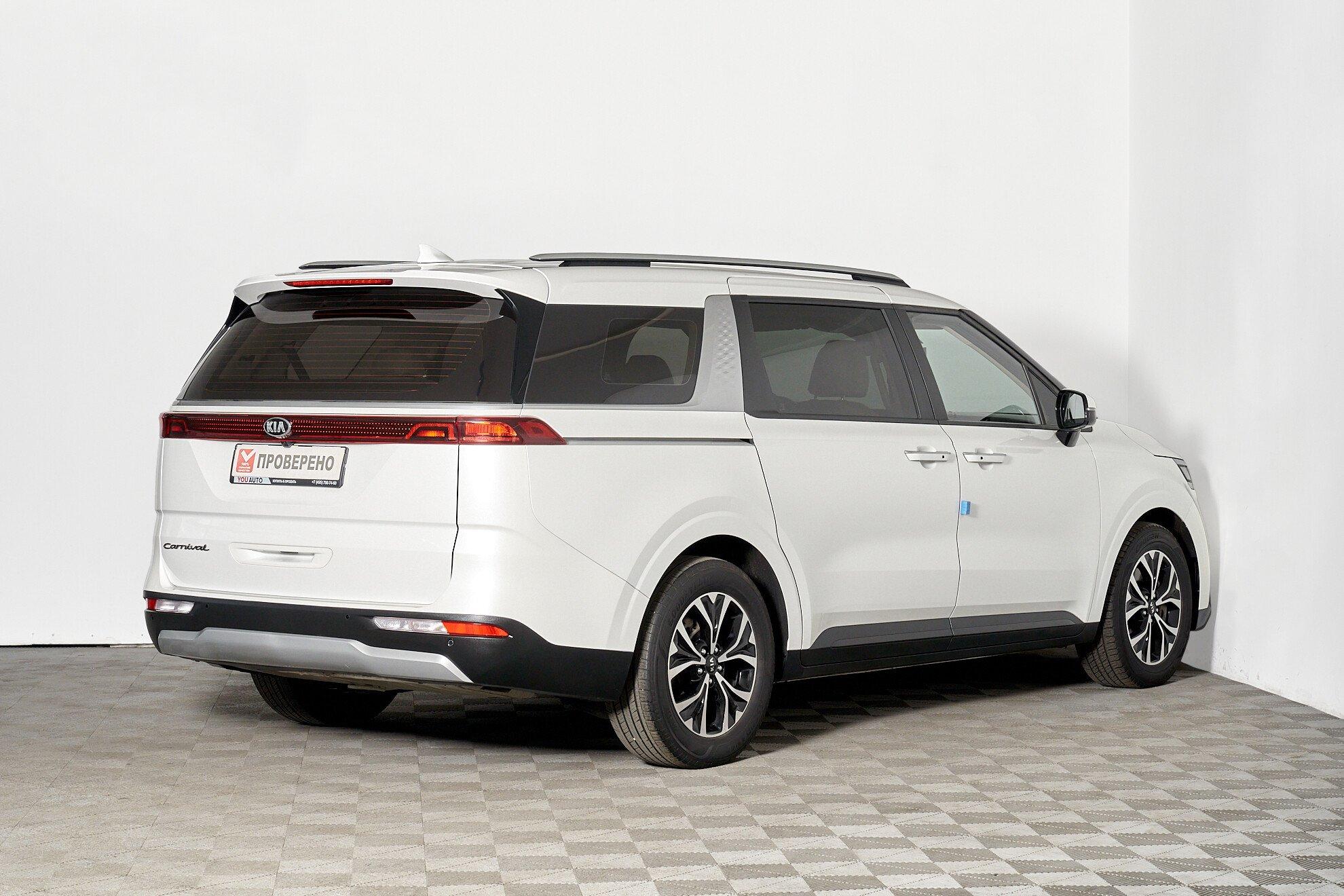 Kia Carnival 2021, белый