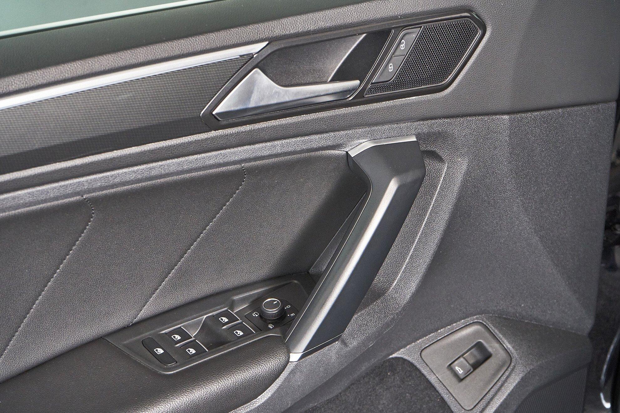 Volkswagen Tiguan 2017, черный