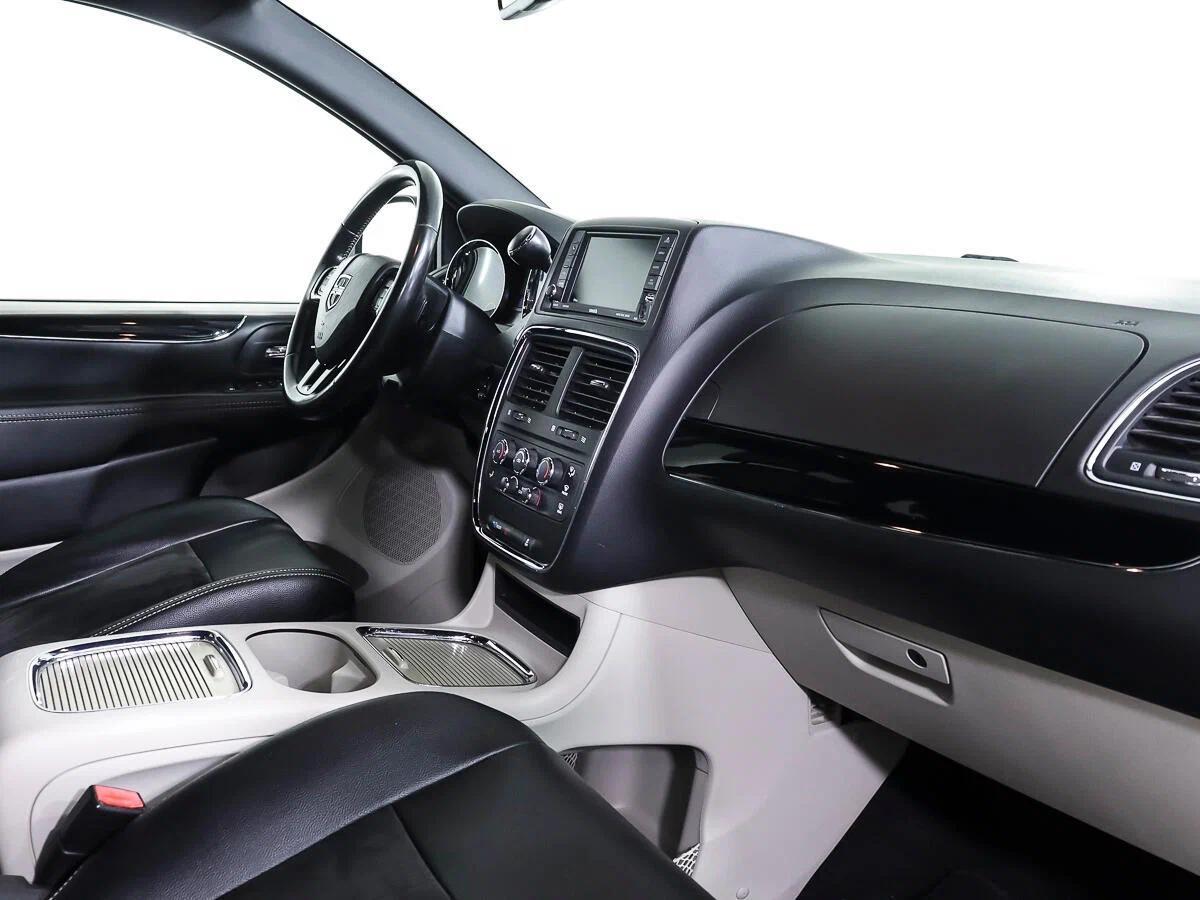 Dodge Caravan 2015, белый