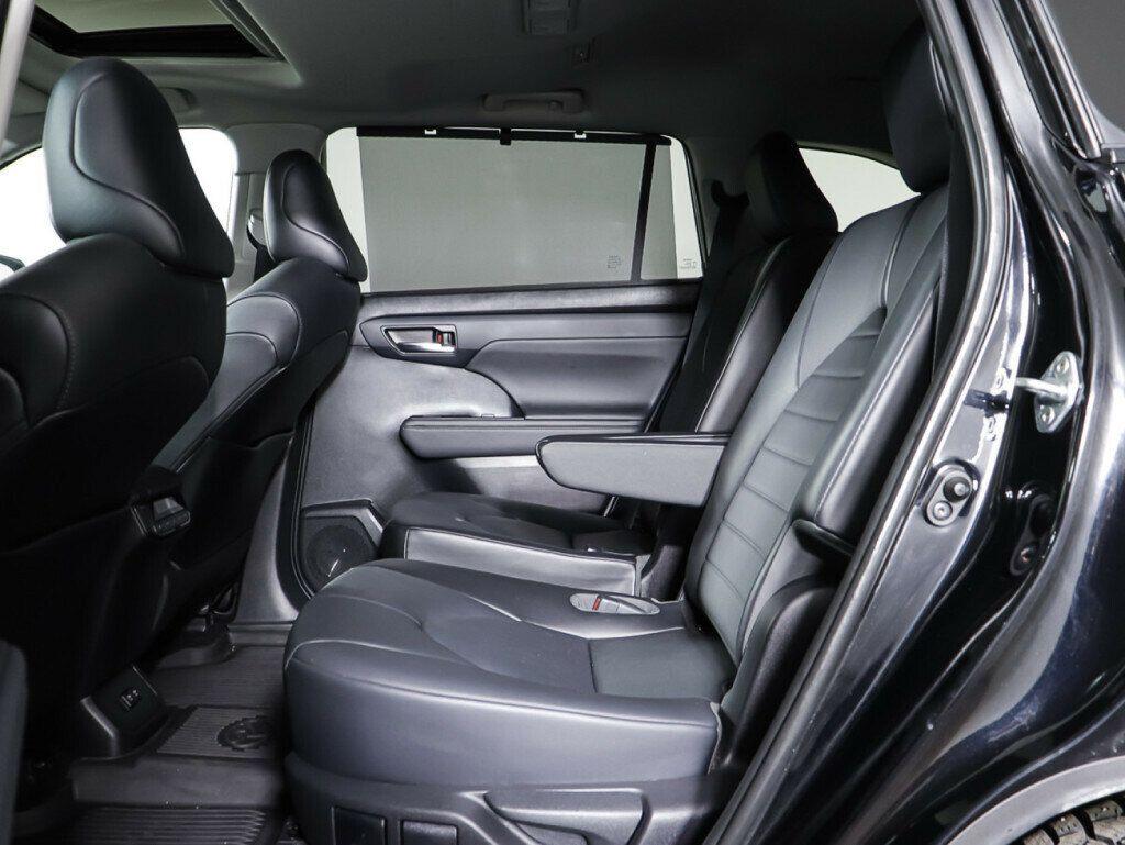Toyota Highlander 2022, черный
