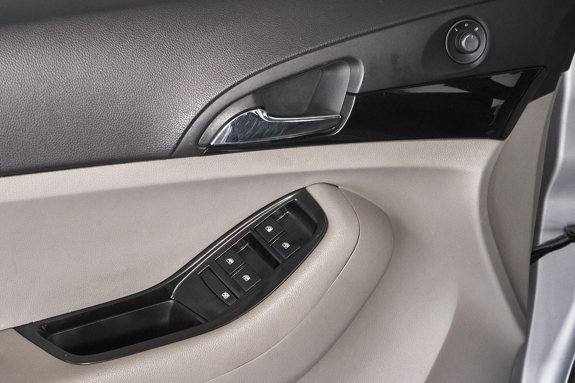 Chevrolet Orlando 2012, серебряный