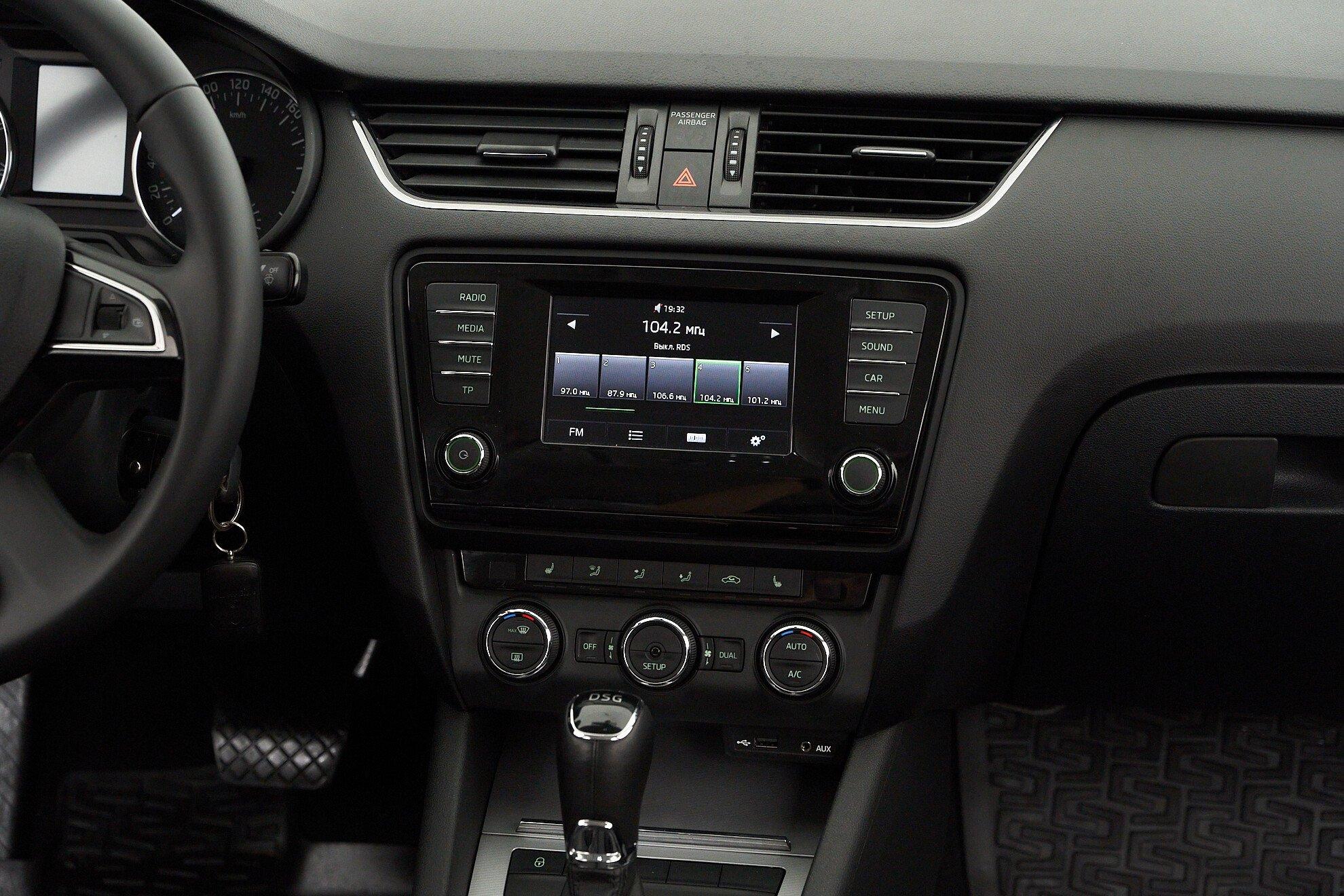 Skoda Octavia 2014, белый
