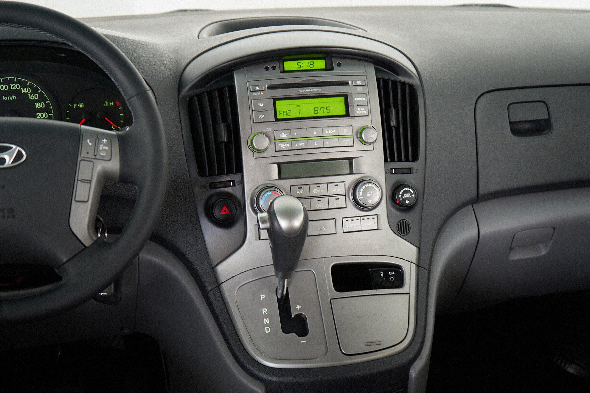 Hyundai Grand Starex 2008, серебряный