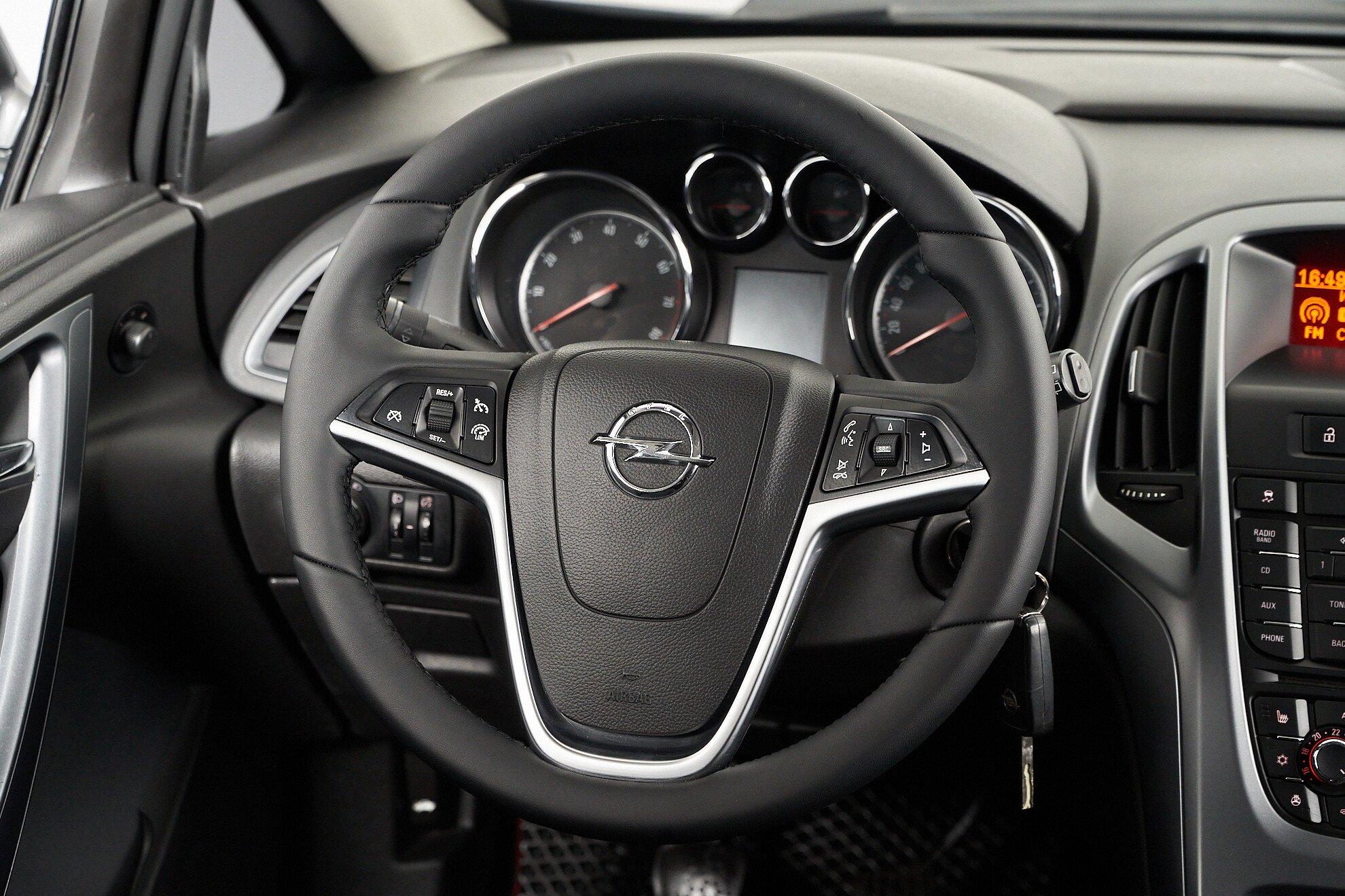 Opel Astra 2015, серый