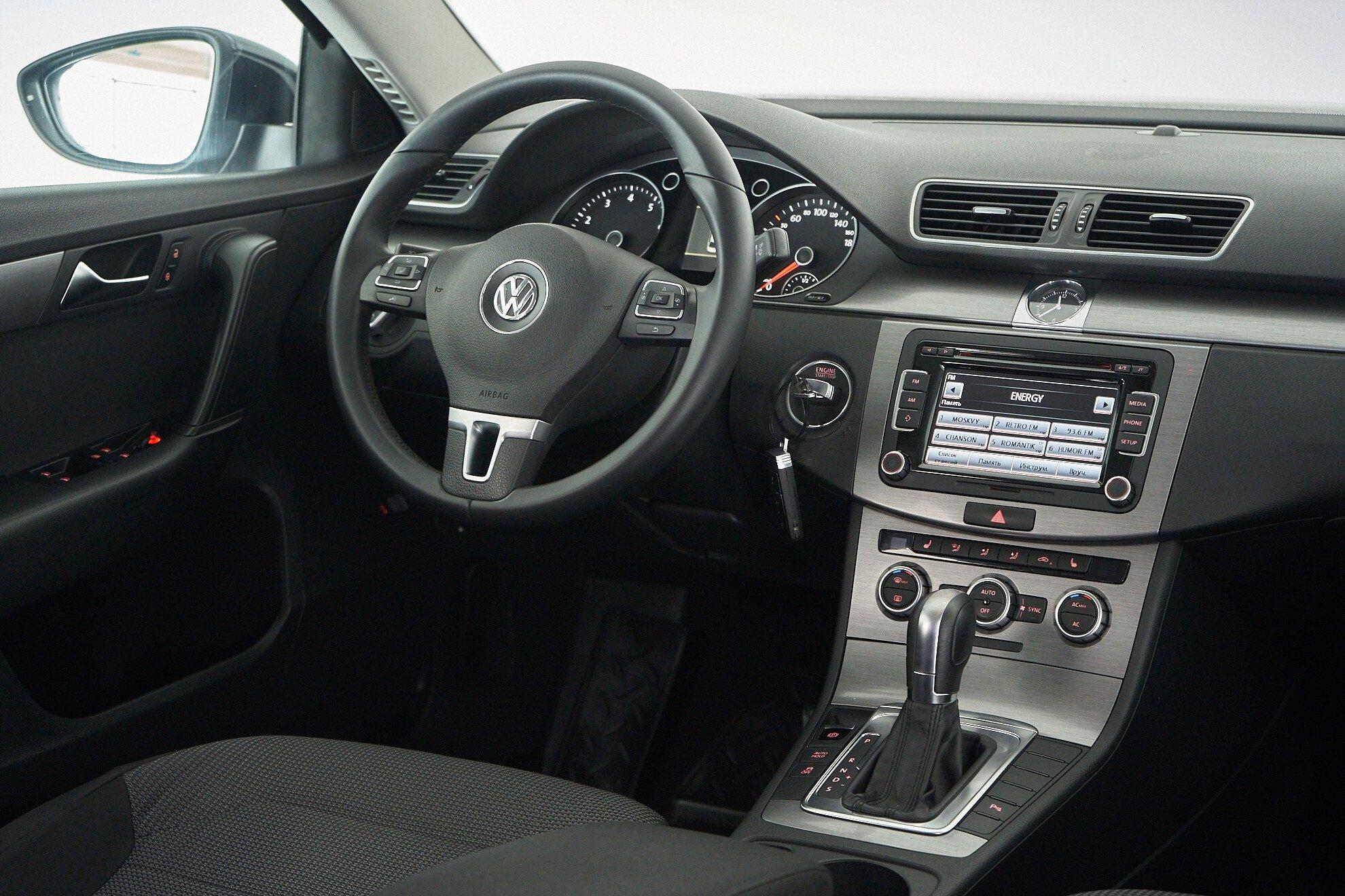 Volkswagen Passat 2012, черный
