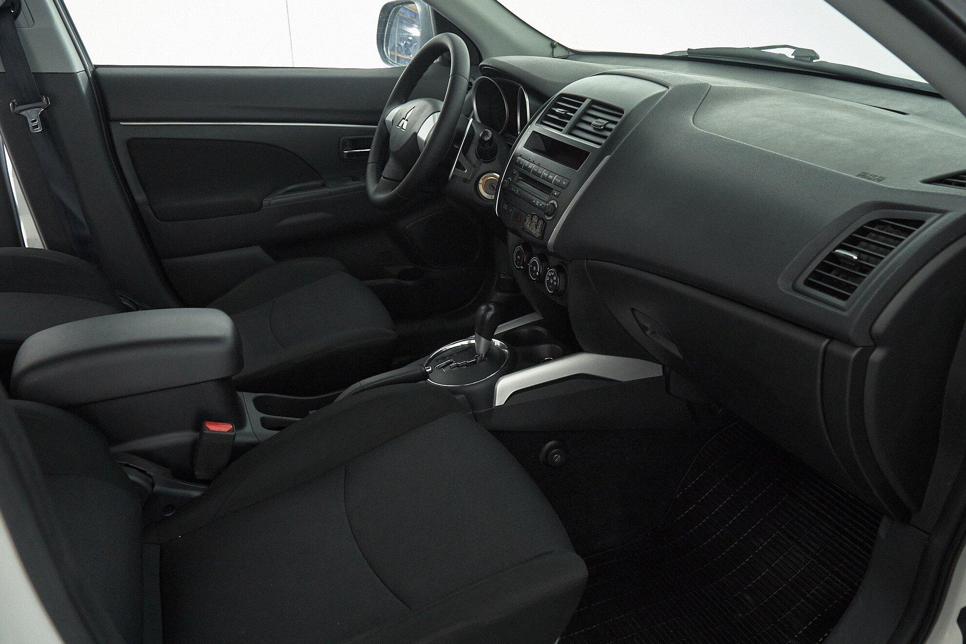 Mitsubishi ASX 2012, белый