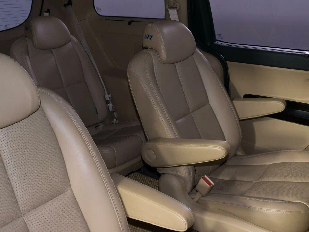 Kia Carnival 2017, черный