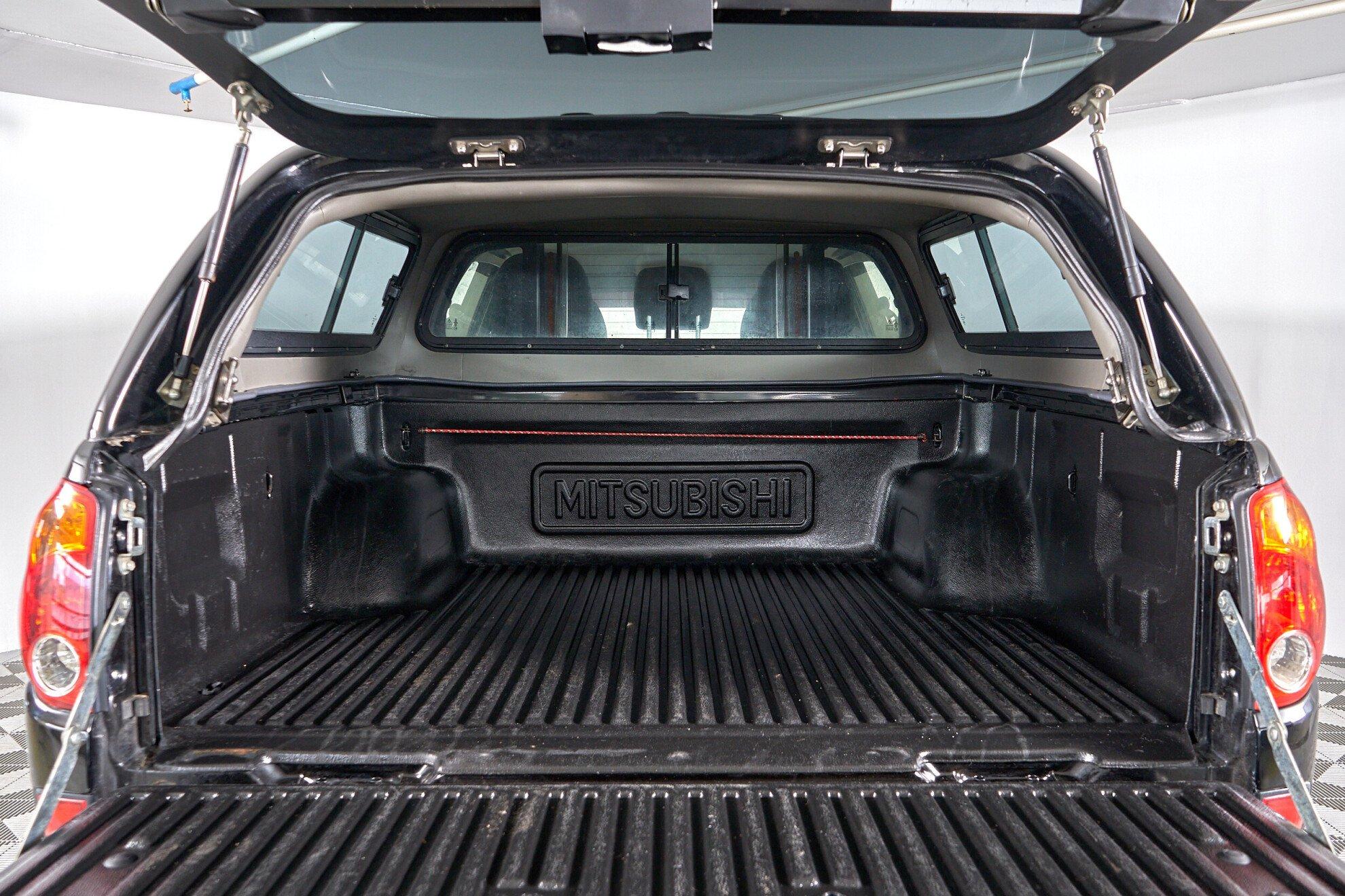 Mitsubishi L200 2014, черный