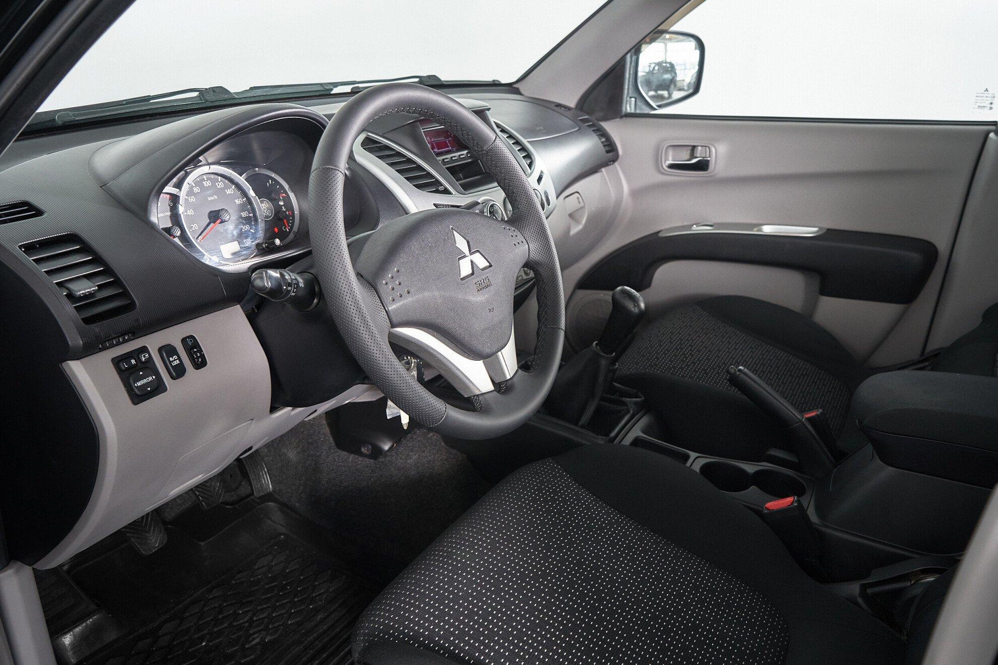 Mitsubishi L200 2014, черный