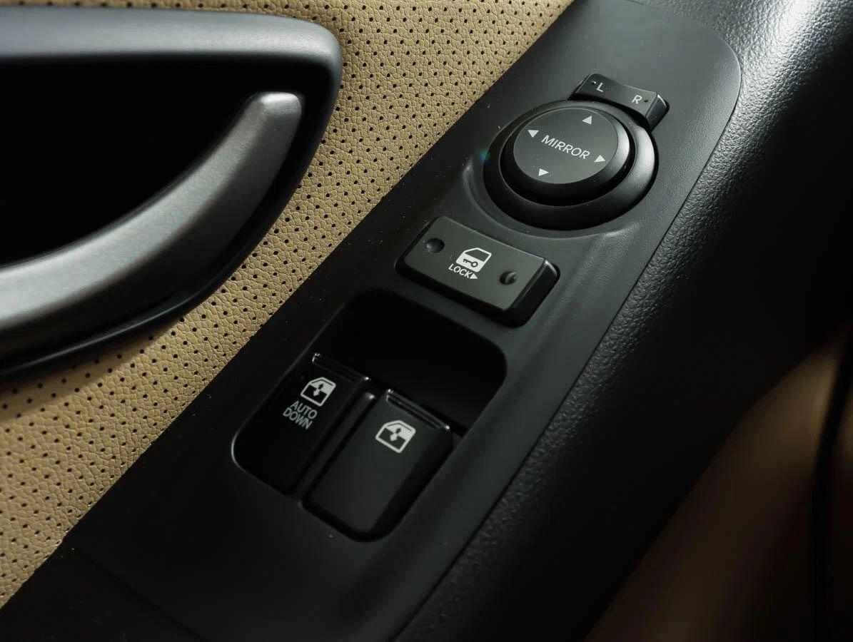 Hyundai H-1 2015, серебряный