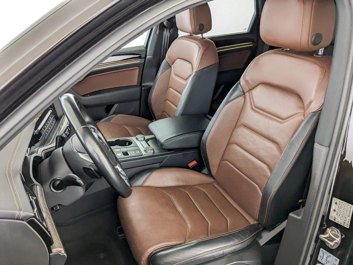 Volkswagen Touareg 2018, коричневый