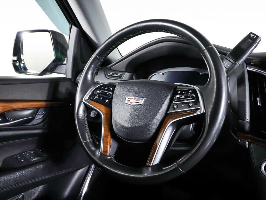 Cadillac Escalade 2018, серый