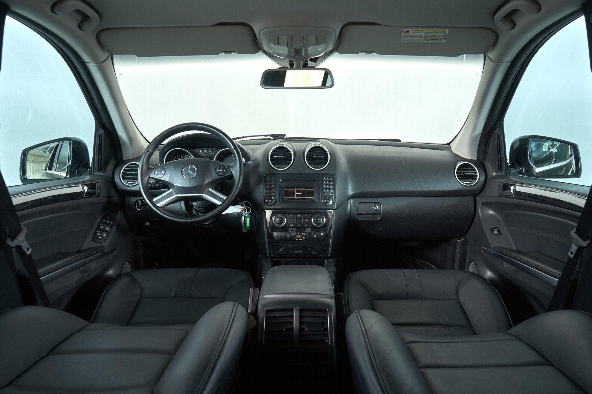 Mercedes-Benz M-Класс 2011, черный