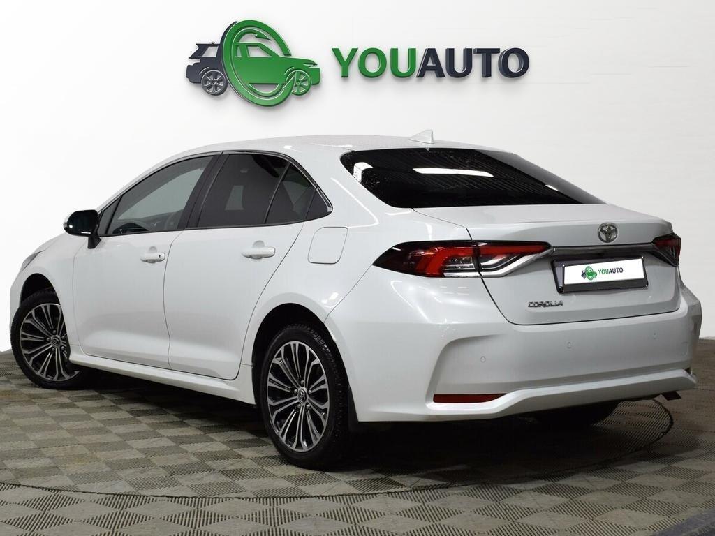 Toyota Corolla 2021, белый