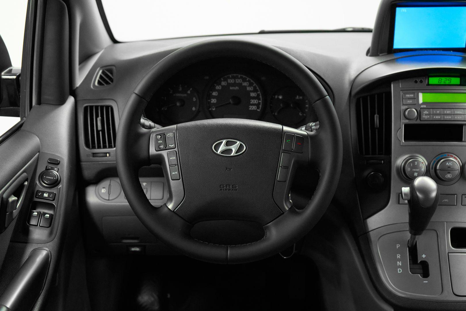 Hyundai Grand Starex 2011, черный