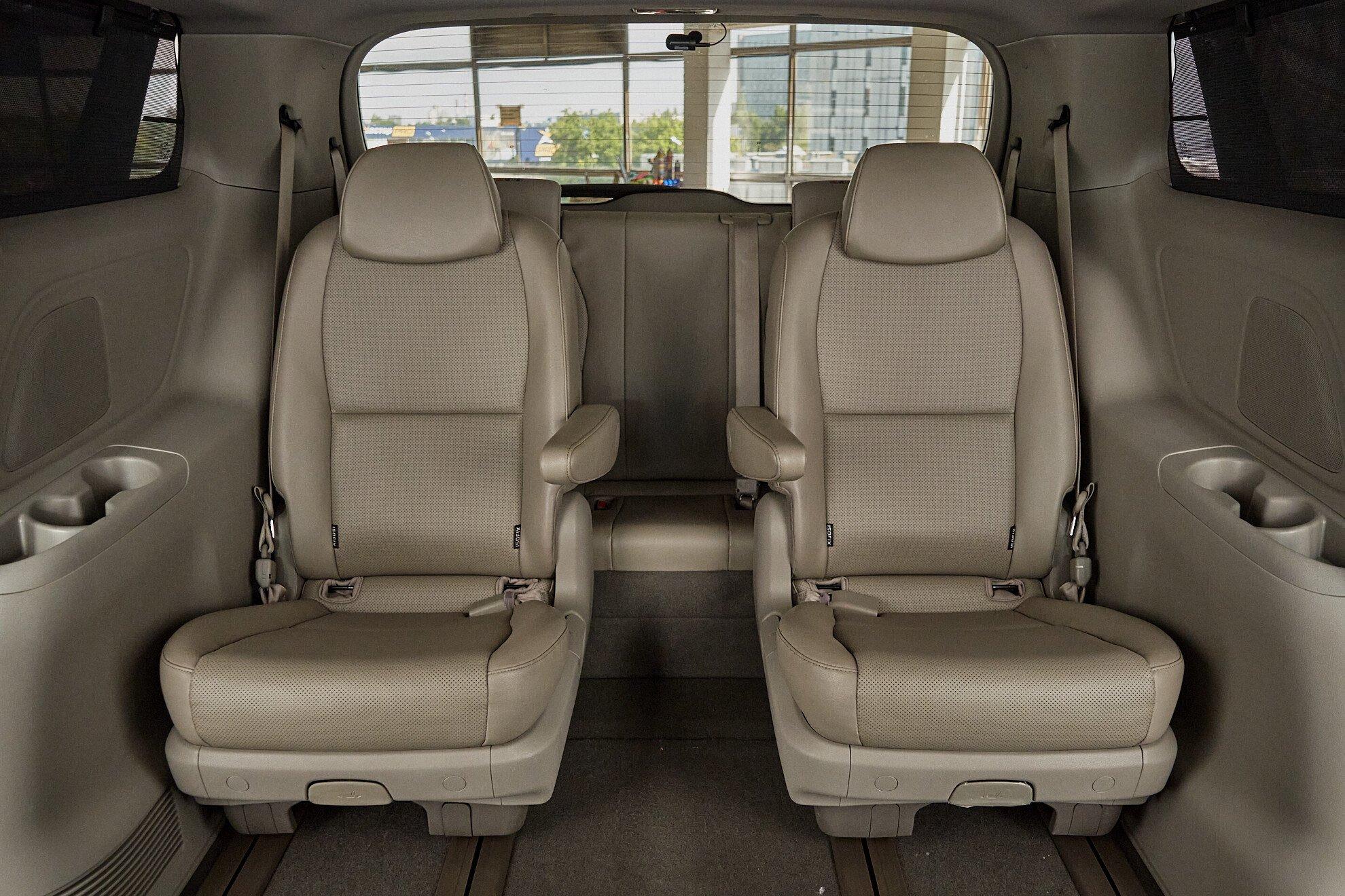 Kia Carnival 2016, черный