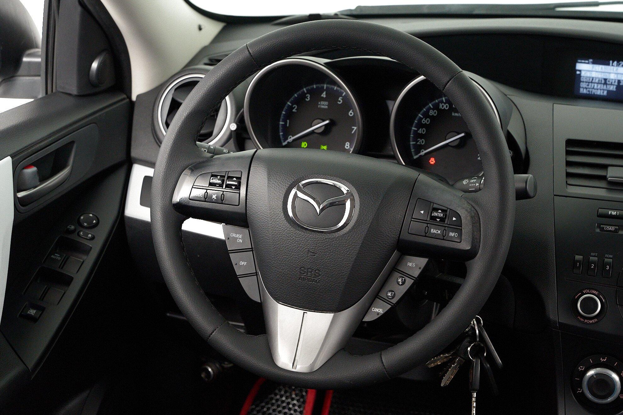Mazda 3 2013, белый