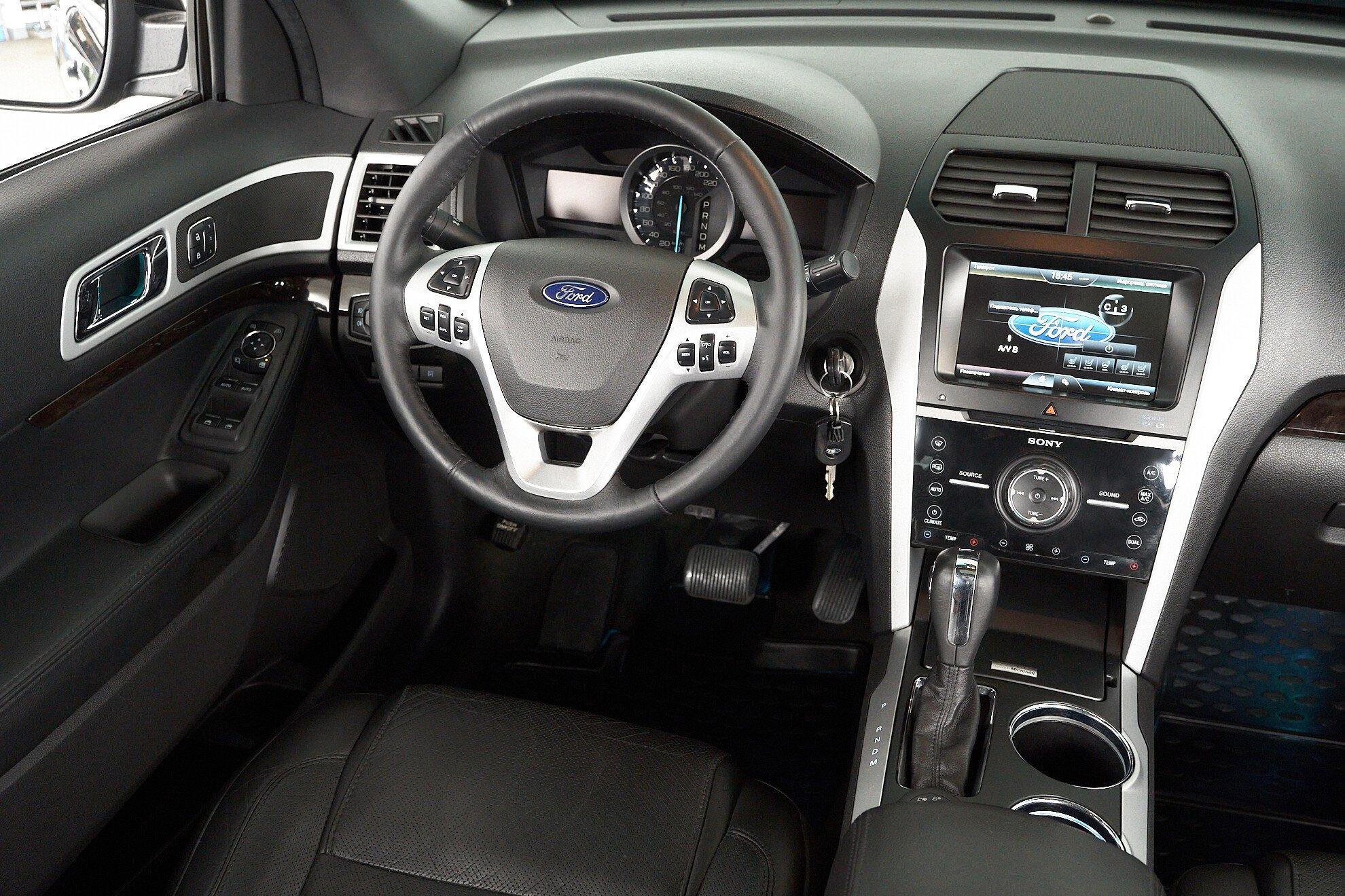 Ford Explorer 2014, черный