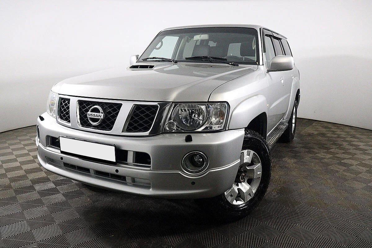 Nissan Patrol 2009, серебряный