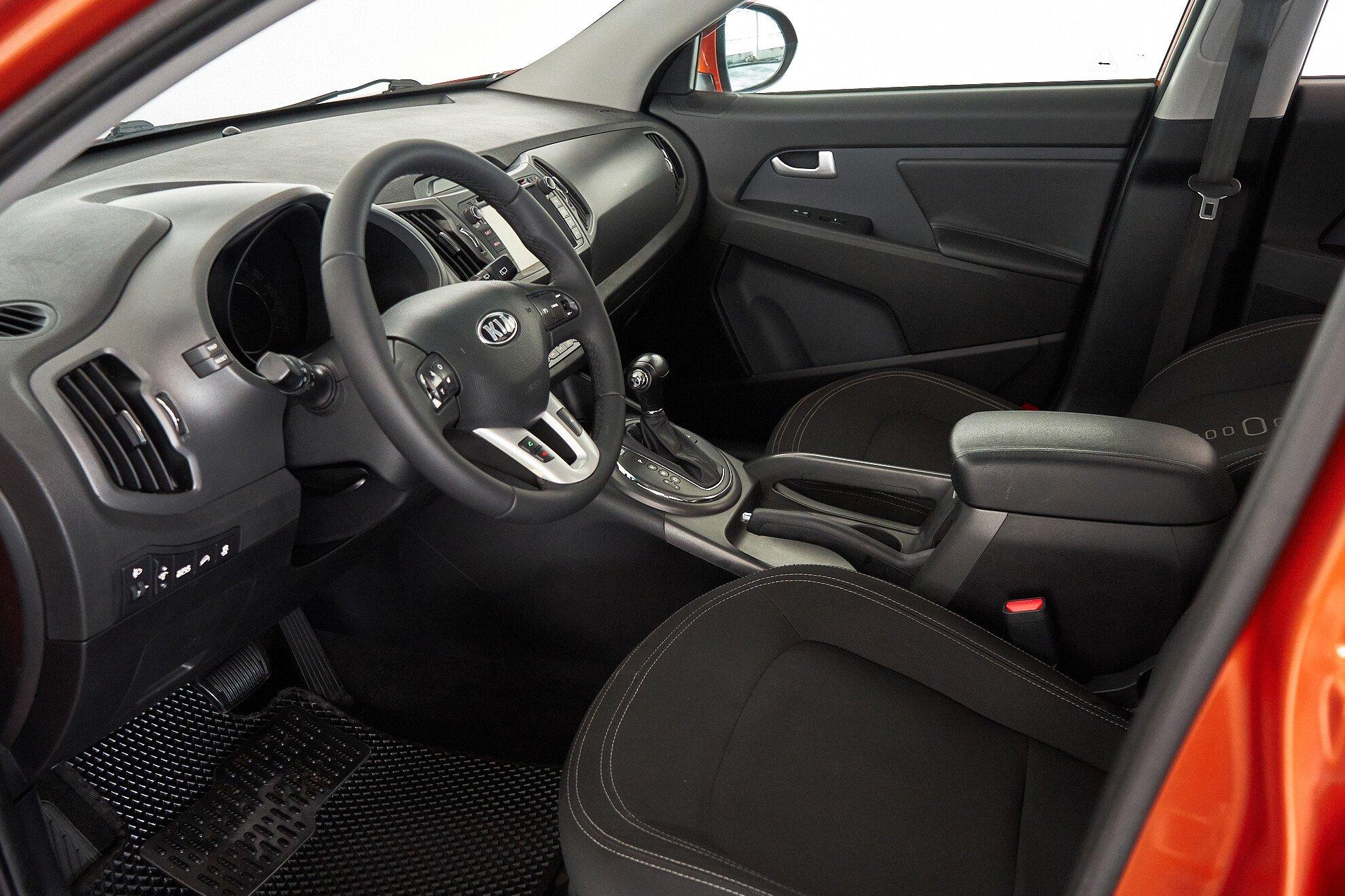 Kia Sportage 2011, оранжевый