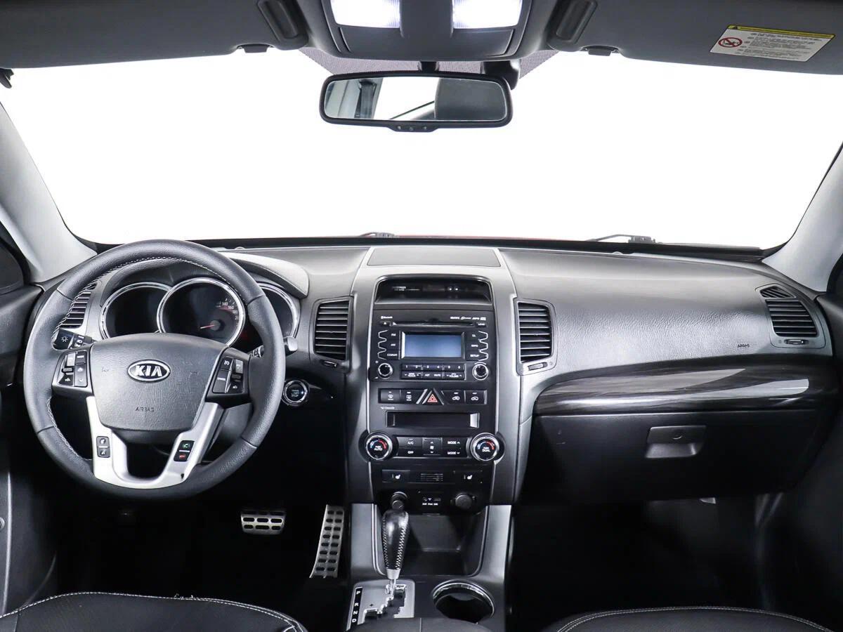 Kia Sorento 2011, красный