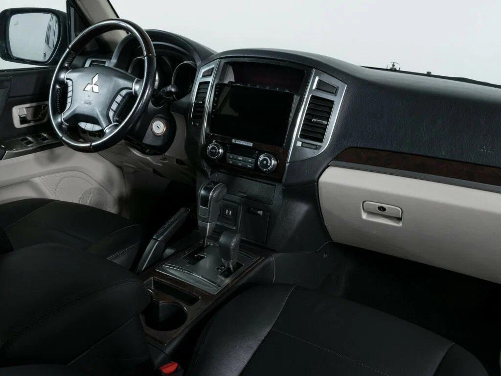 Mitsubishi Pajero 2021, черный