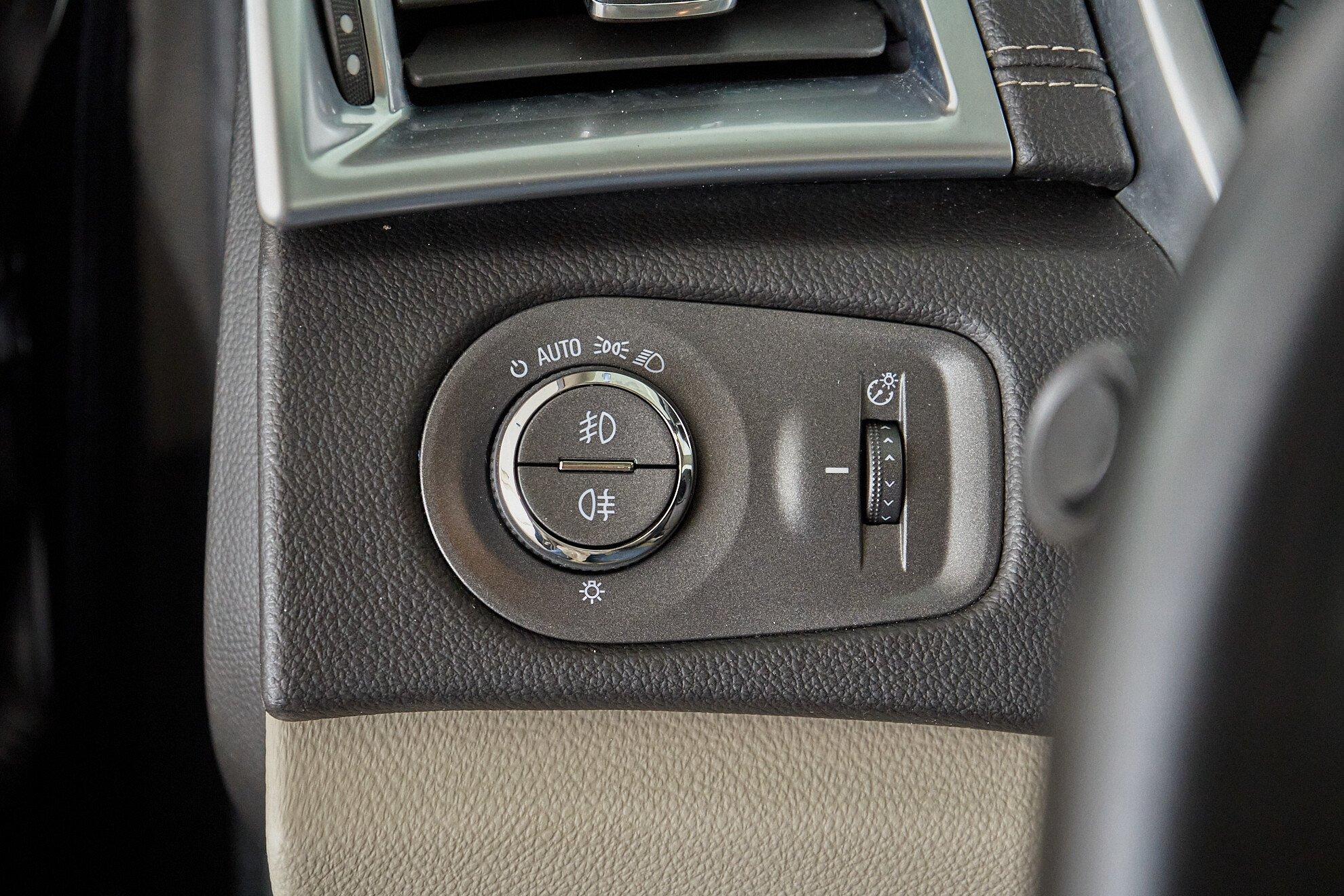 Cadillac SRX 2010, черный