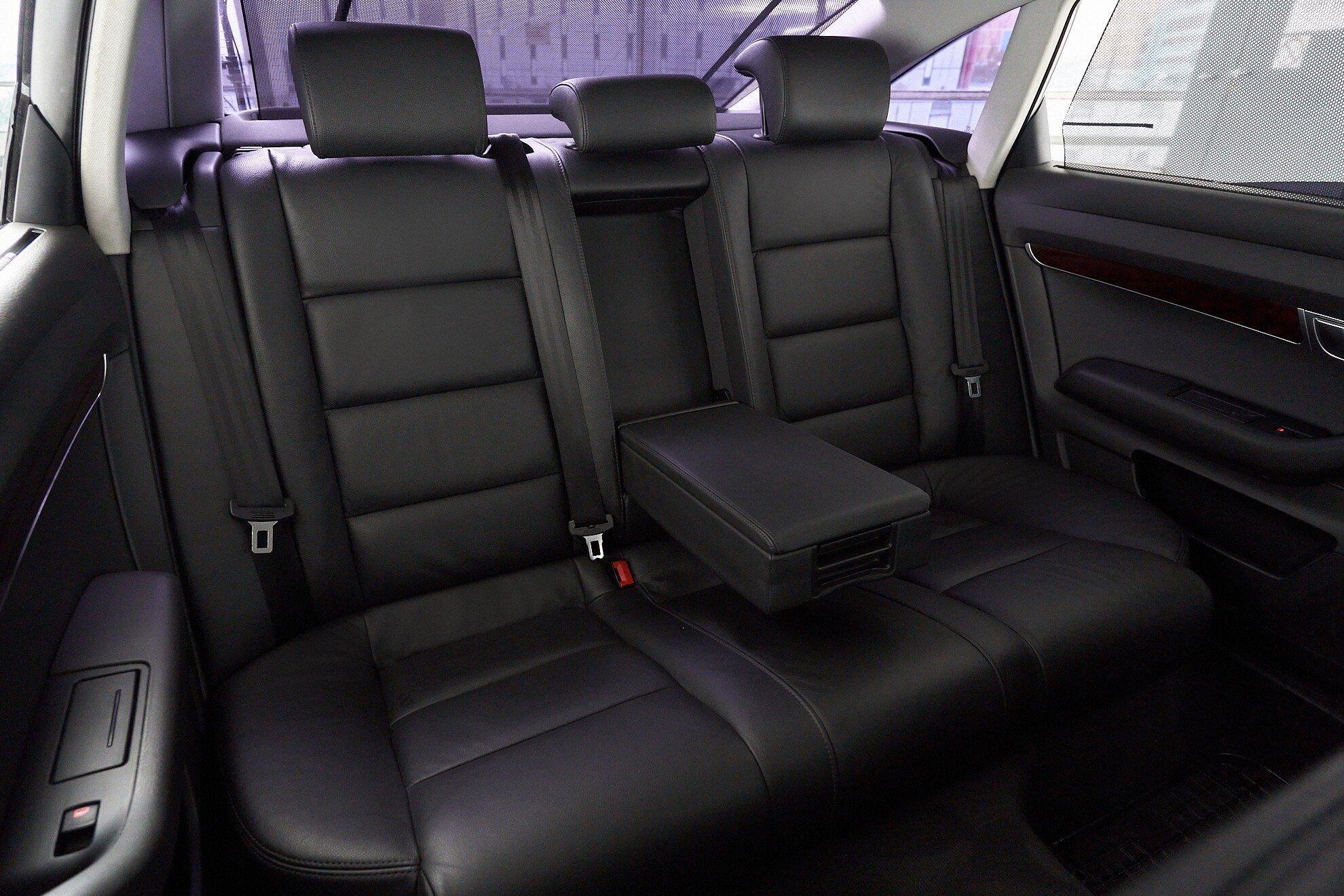 Audi A6 2010, черный