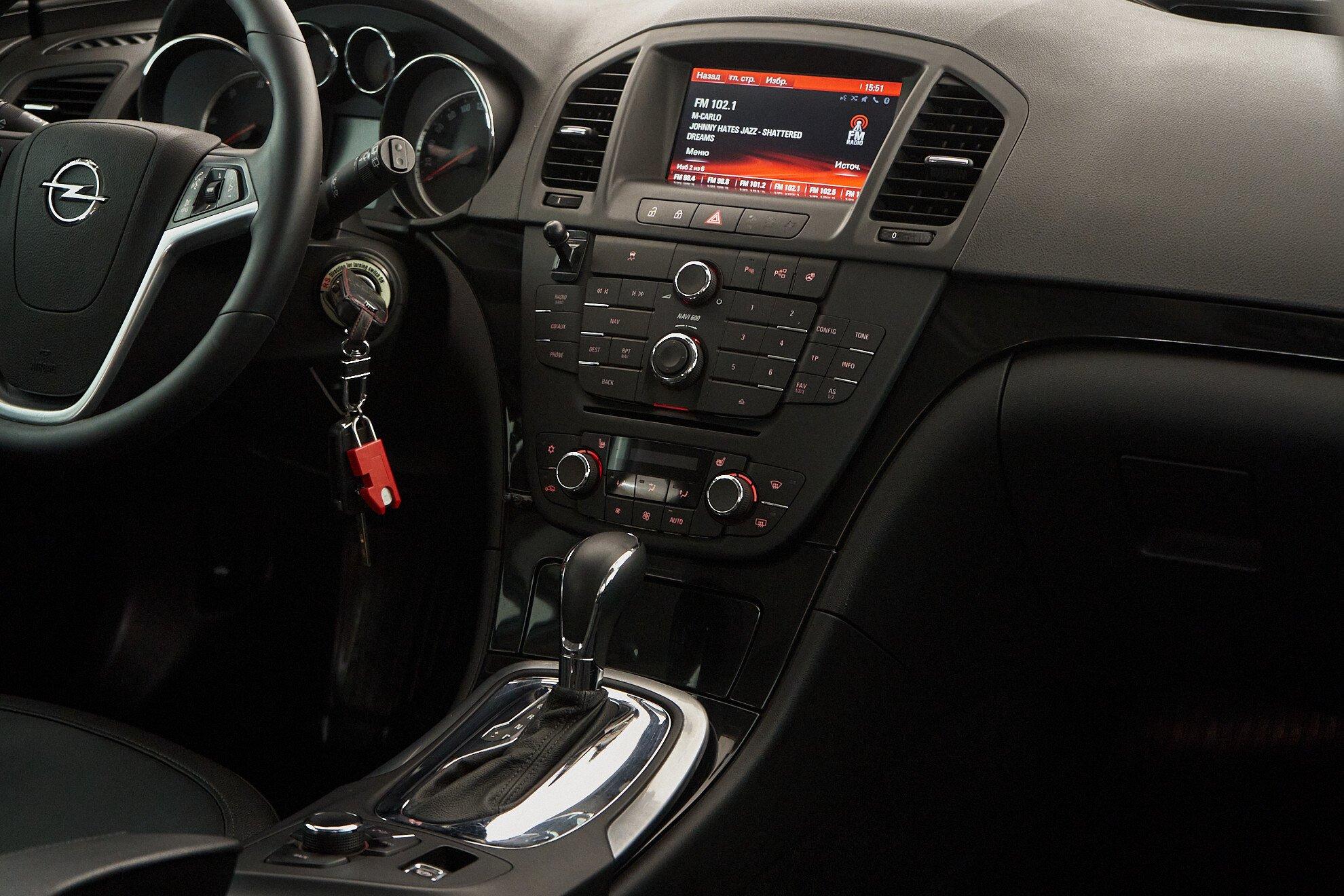 Opel Insignia 2013, черный
