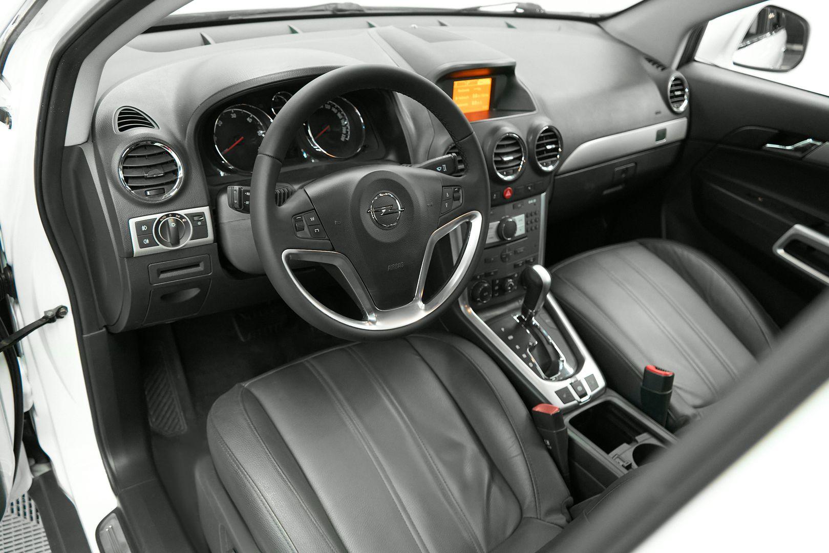 Opel Antara 2014, белый