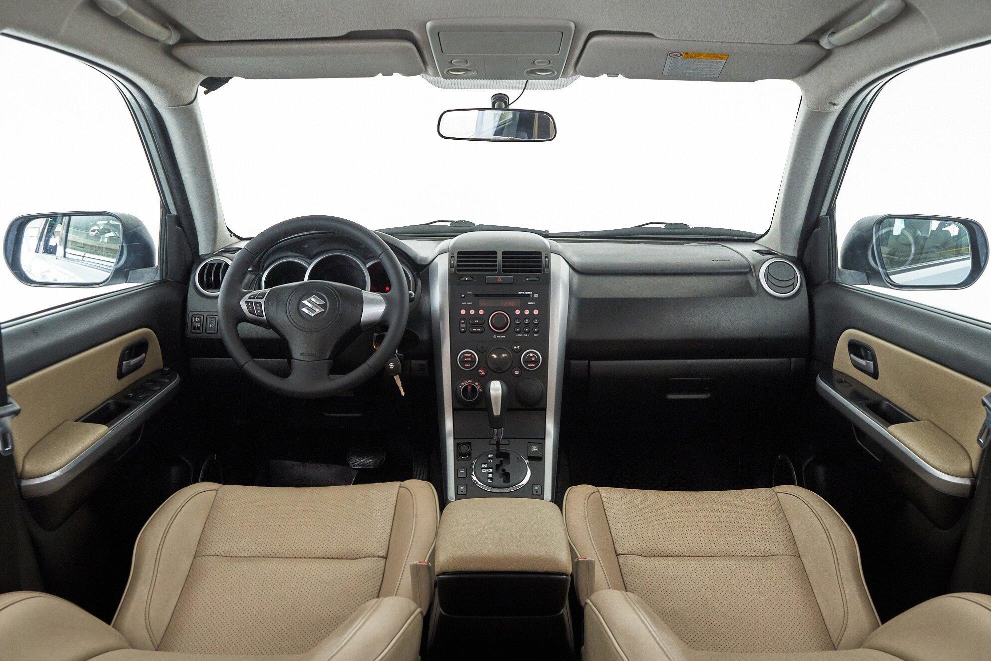 Suzuki Grand Vitara 2010, серебряный