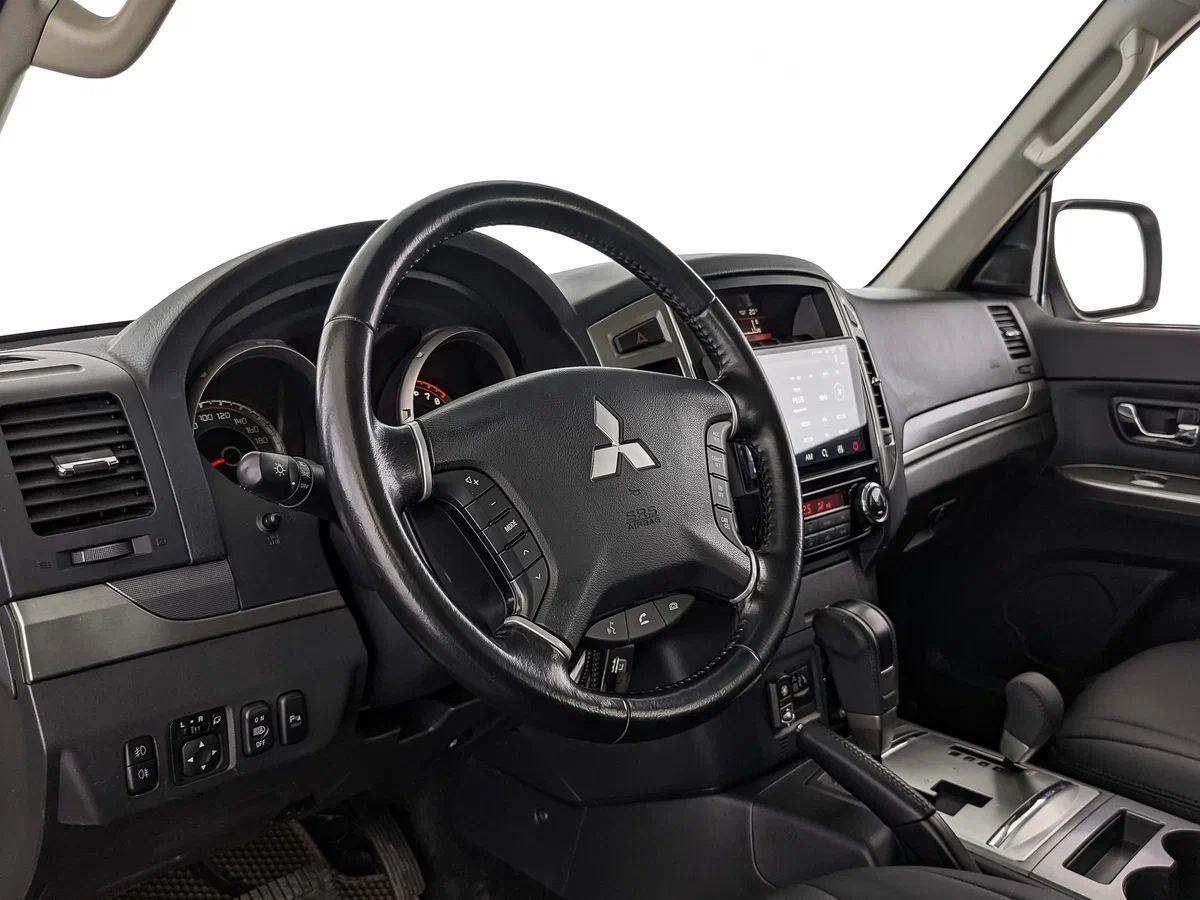 Mitsubishi Pajero 2018, белый