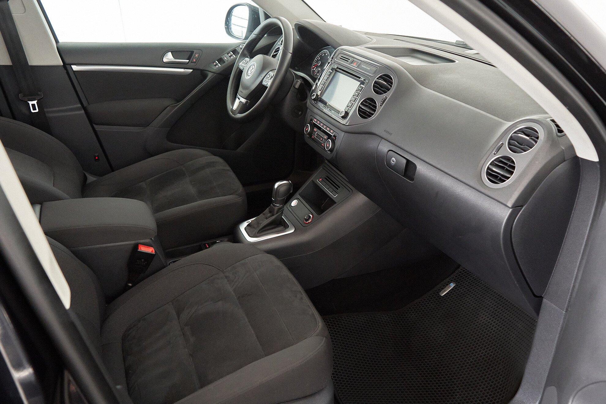 Volkswagen Tiguan 2013, черный