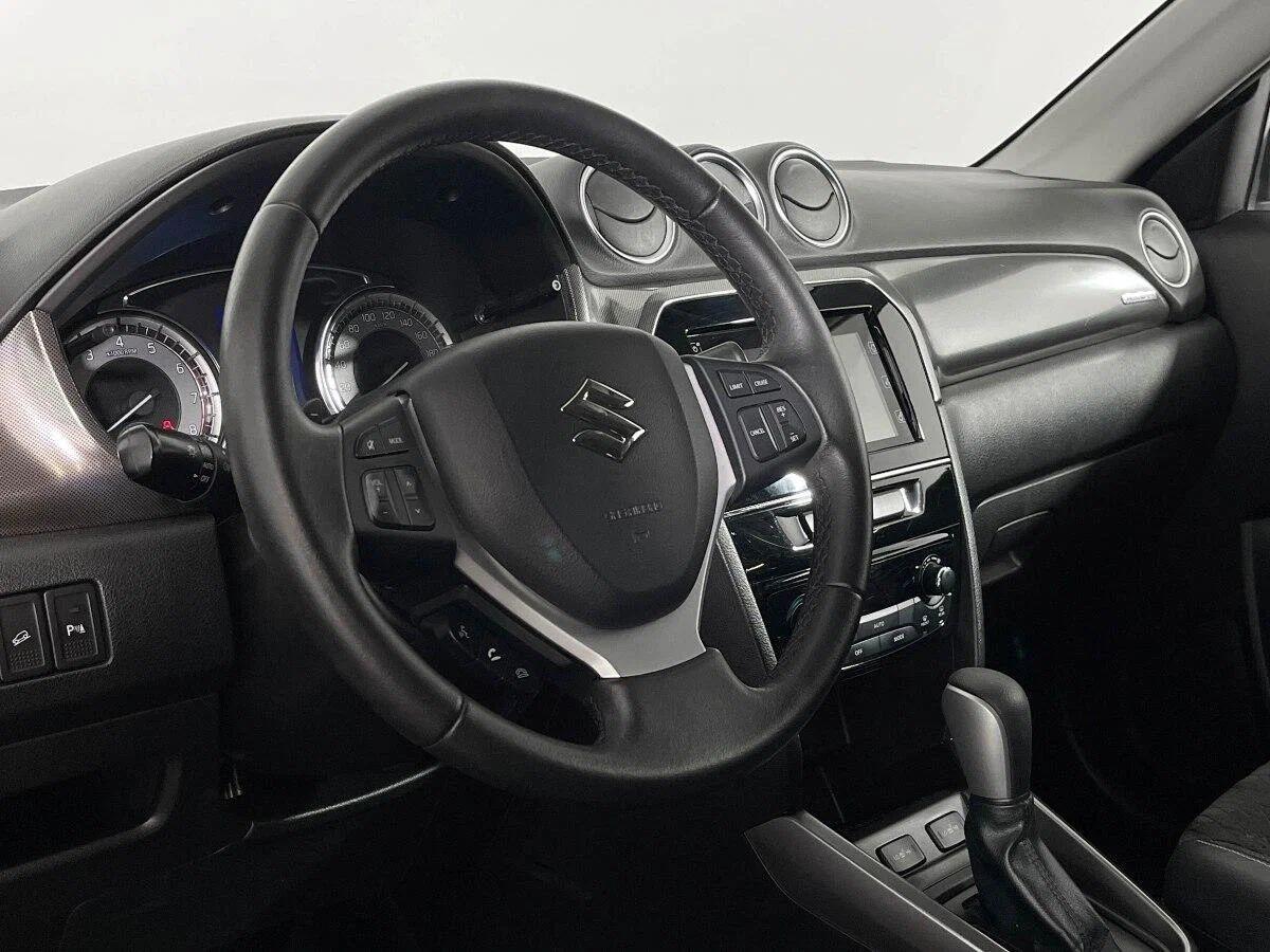 Suzuki Vitara 2021, серебряный