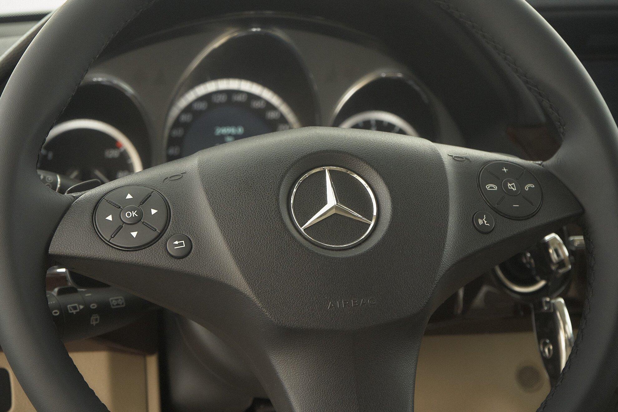 Mercedes-Benz GLK-Класс 2010, белый