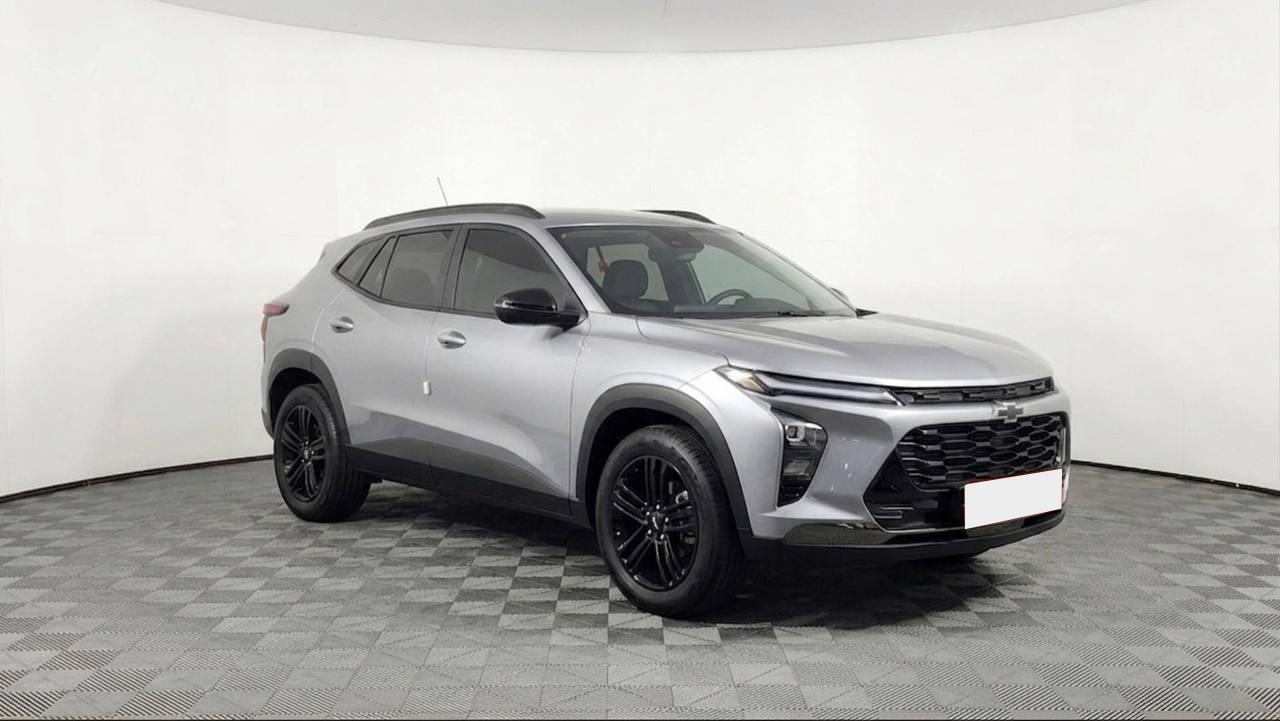 Chevrolet Trax 2023, серебряный