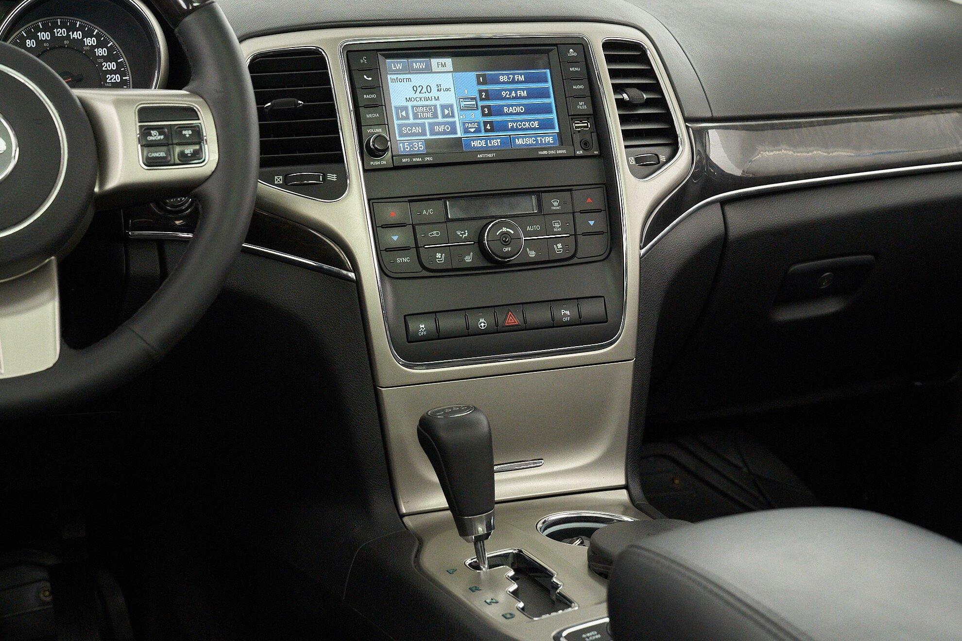 Jeep Grand Cherokee 2011, серый