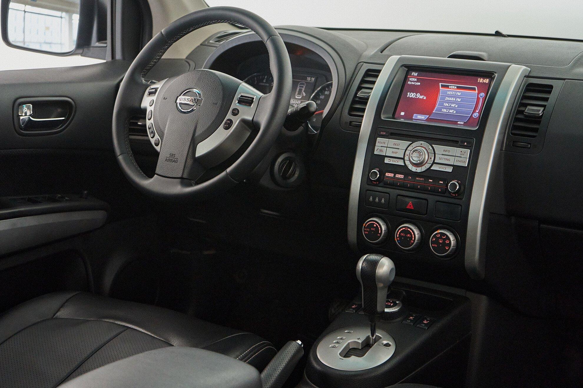 Nissan X-Trail 2011, серебряный