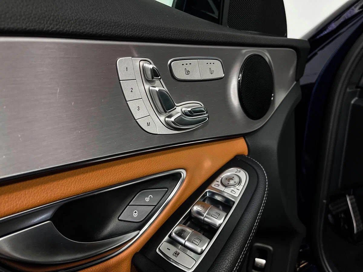 Mercedes-Benz C-Класс 2018, синий