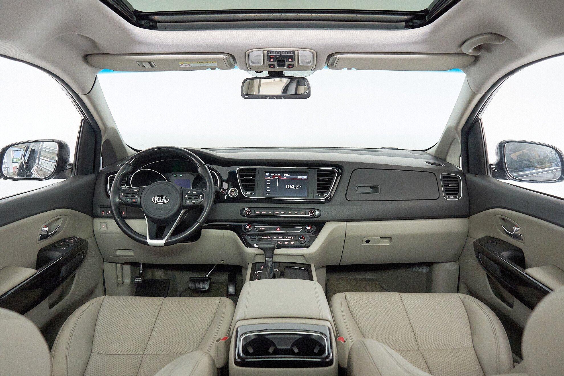 Kia Carnival 2018, серый
