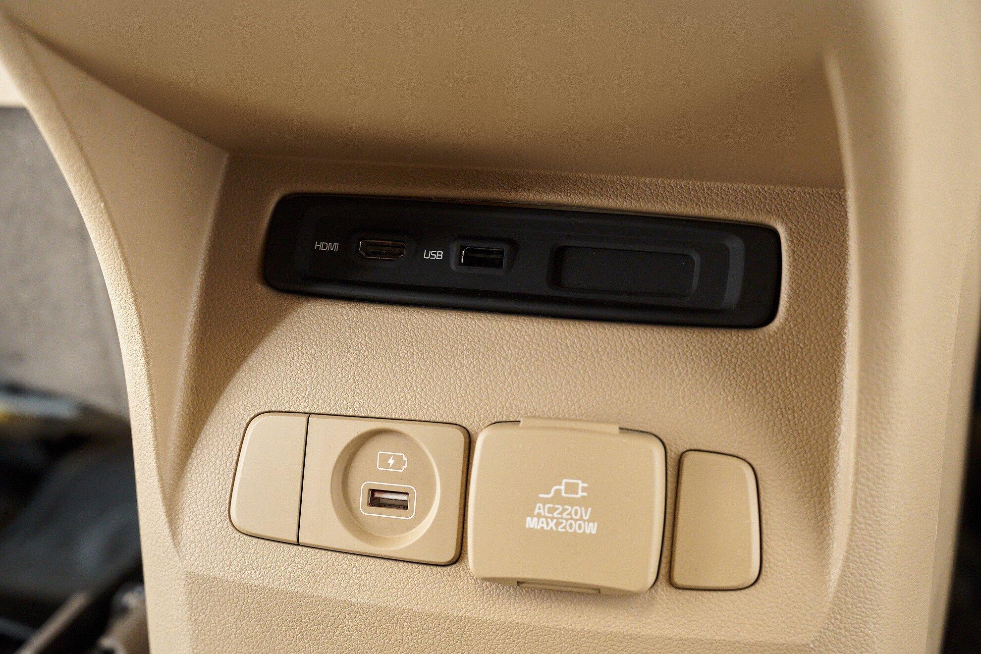 Kia Carnival 2020, черный