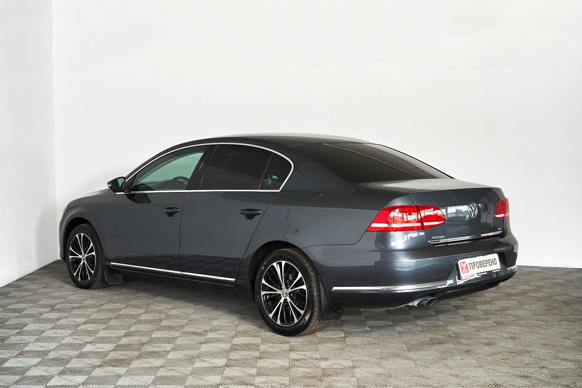 Volkswagen Passat 2012, серый