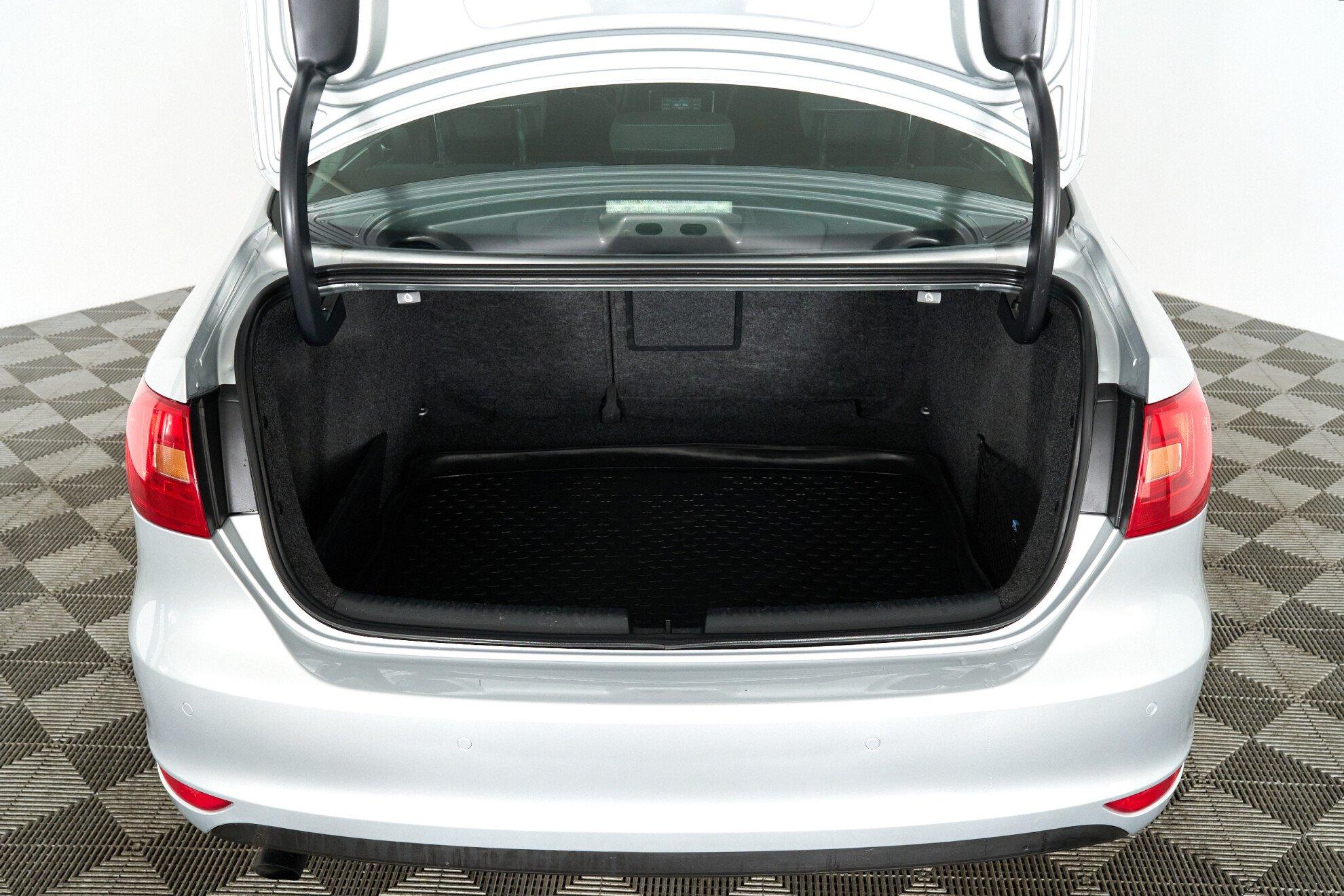 Volkswagen Jetta 2013, серебряный