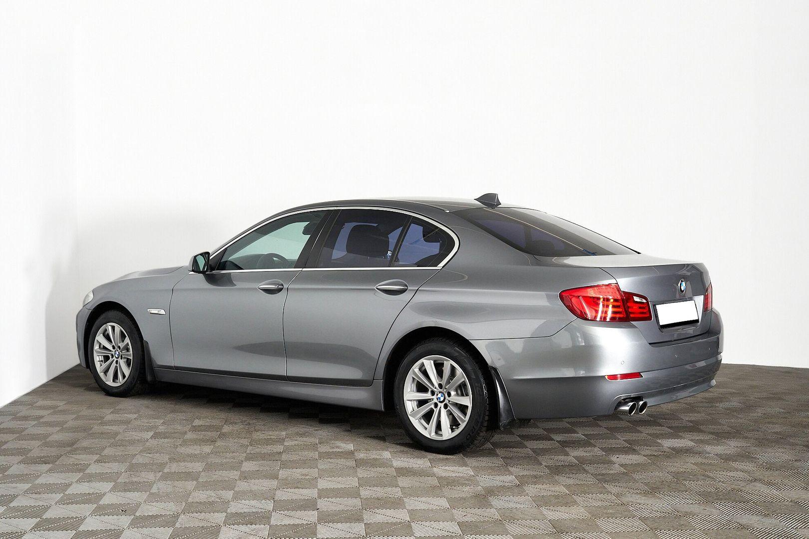 BMW 5 серии 2016, серый
