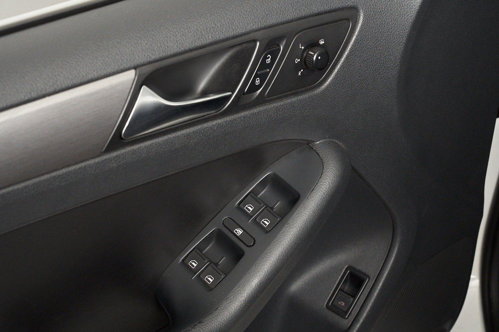 Volkswagen Jetta 2011, белый