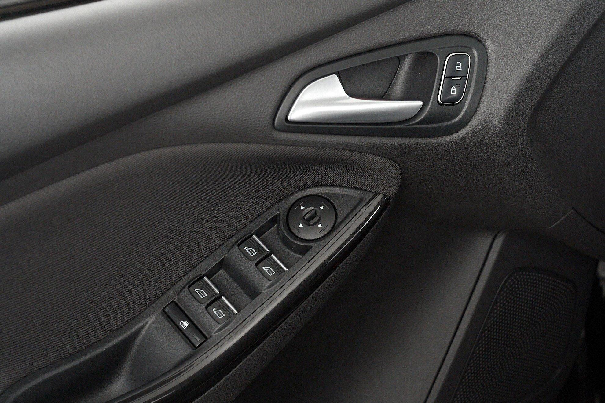 Ford Focus 2015, черный